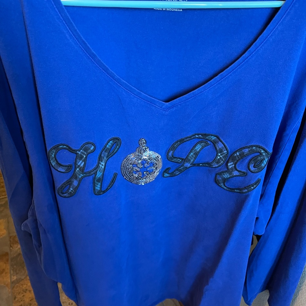 4x v-neck tee